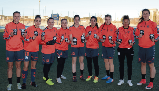 Las jugadoras del C.F.F. Zaragoza reciben las espinilleras personalizadas Élite Podoactiva.